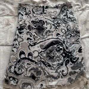 Isa & Stef Inc. floral Black and Gray lined knee length Patterned Skirt, size S